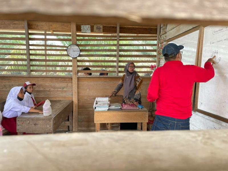Peduli Pendidikan, Ninik Mamak Kenegerian Kuntu Kunjungi SDN 008 Jarak Jauh Pematang Panjang